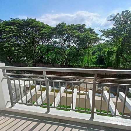 Acacia Estates Taguig Aparthotel Manilla Buitenkant foto